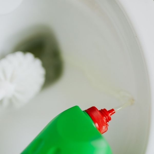 WC-Reiniger selbst machen. Günstig und ohne umweltbelastende Inhalte.